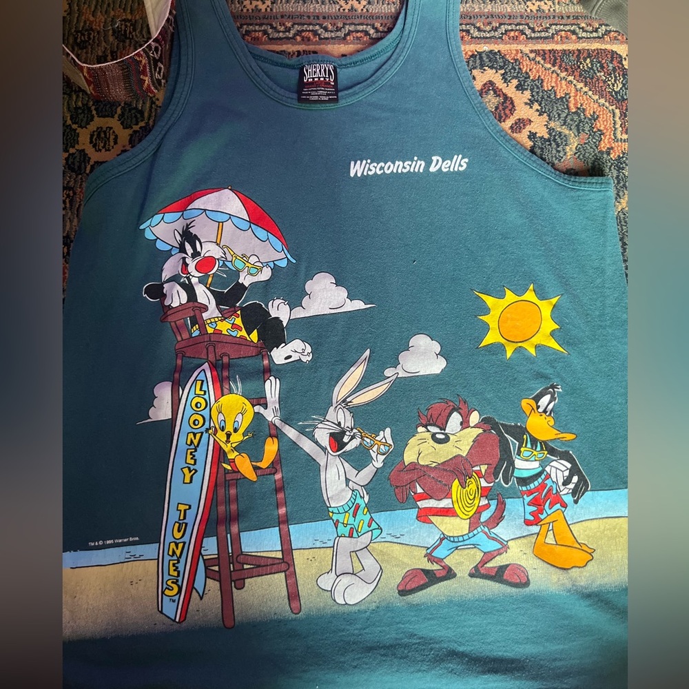 95’ vintage US MADE looney tunes/wisconsin dells tank!